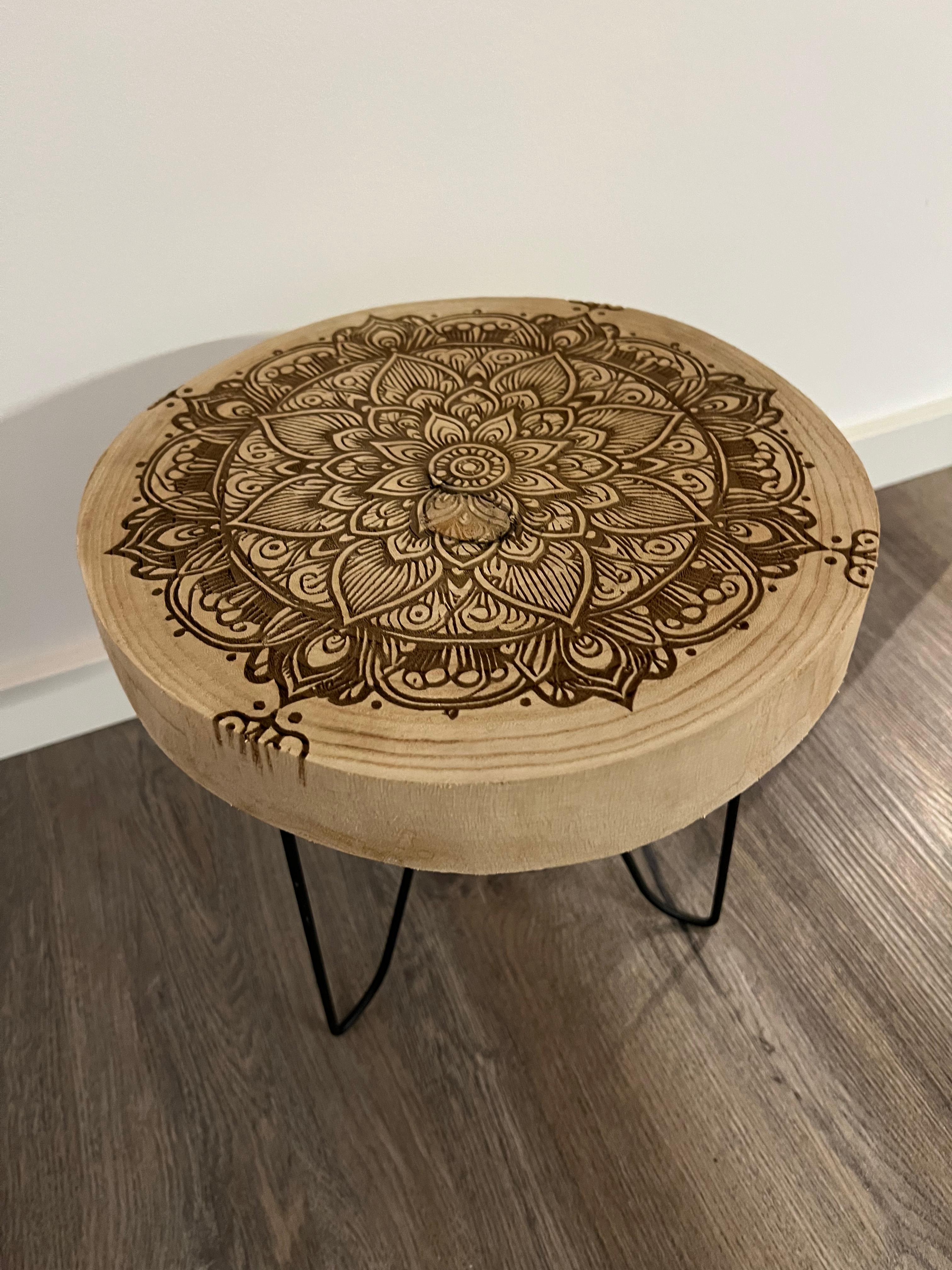 Beistelltisch aus Holz, Orientalische Kunst