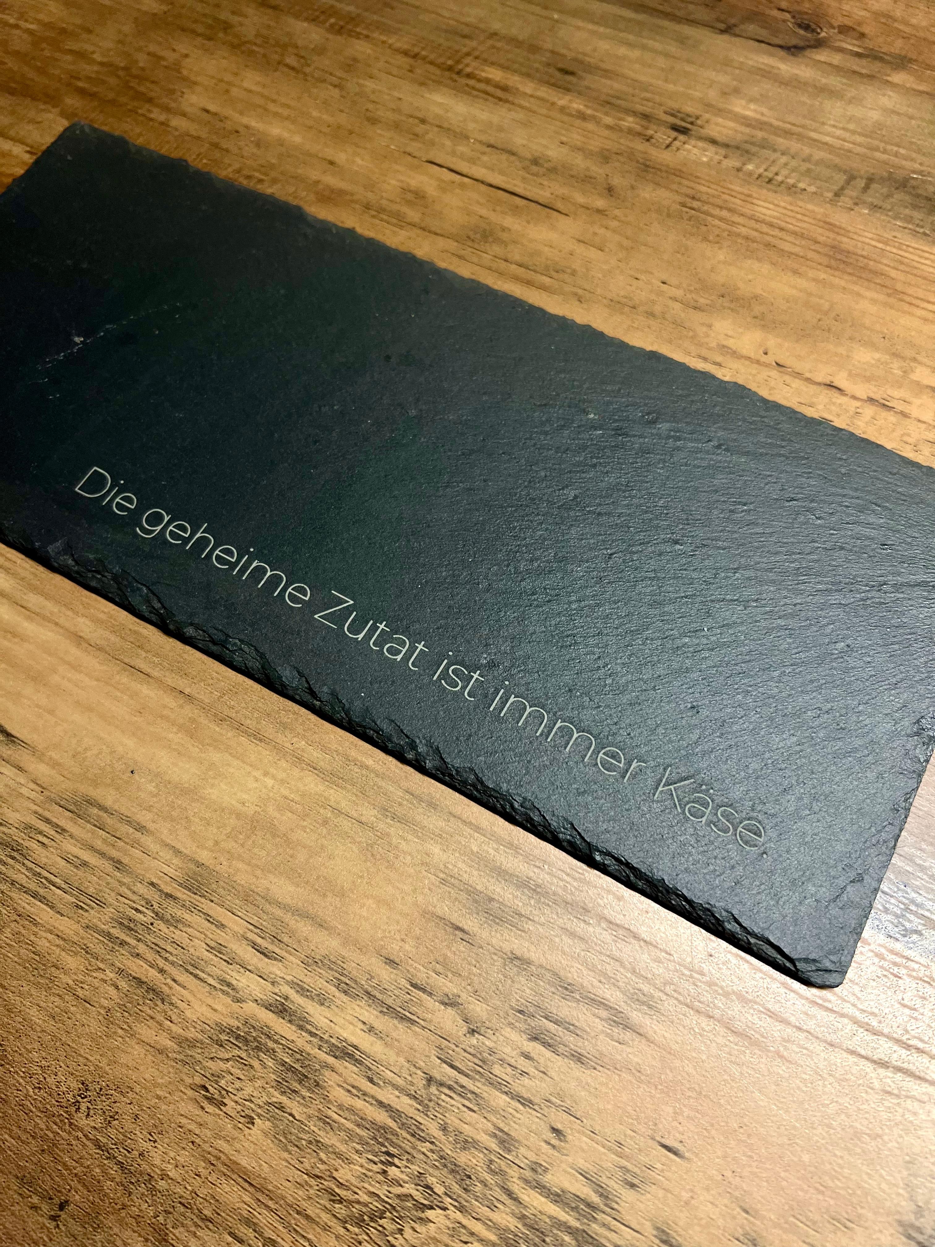 Servierplatte "Die geheime Zutat ist immer Käse." Küchendeko, Geschenkidee